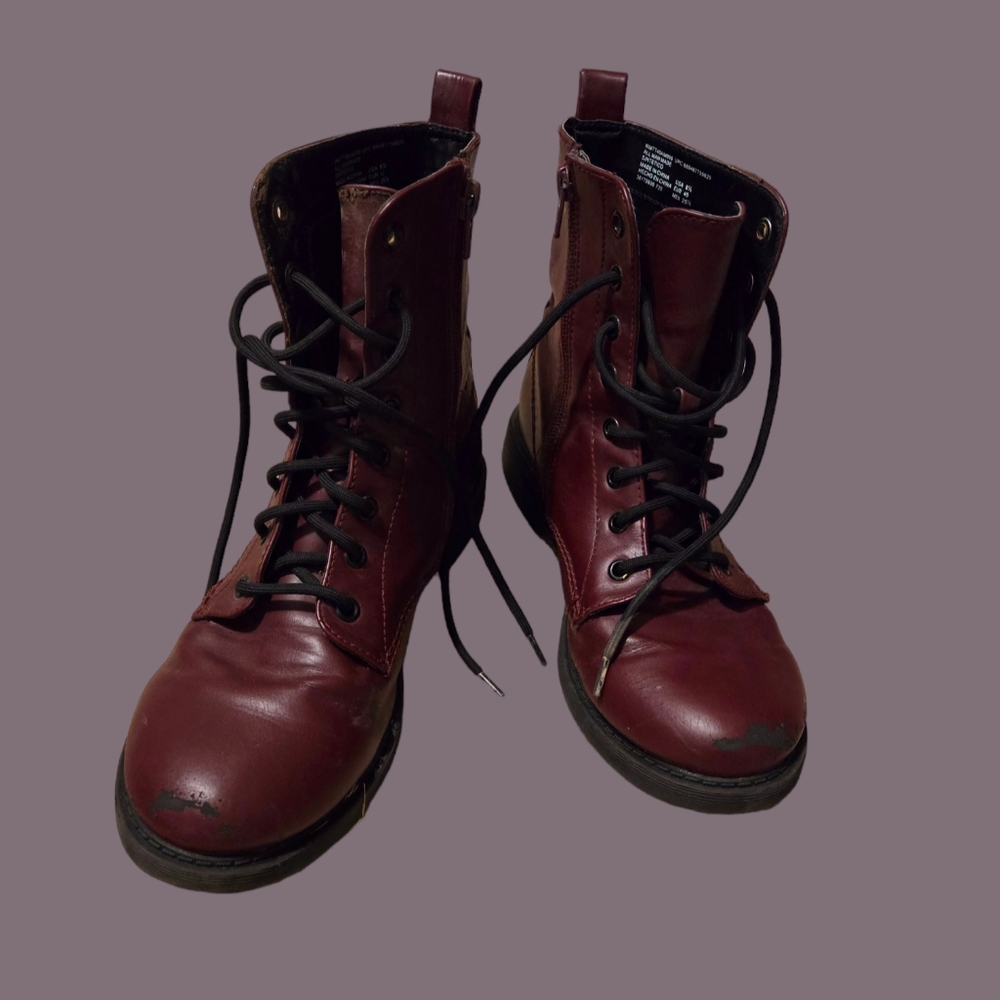 Boots - Picture 3 of 3